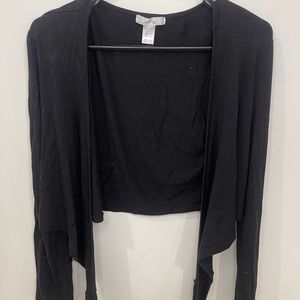 Black cropped cross cross shirt
